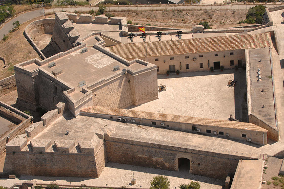 замок святого карлоса (castell de sant carles) фото 1