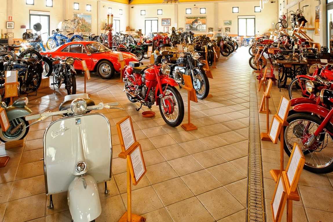 museum of historical vehicles photo 2