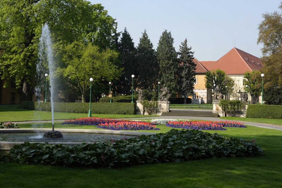 royal garden photo 1