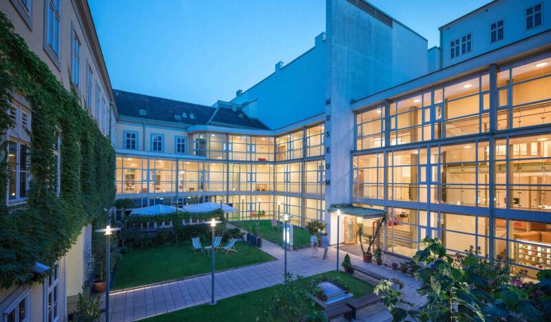 Furniture Museum (Meisterwerke des Möbeldesigns-Möbelmuseum)