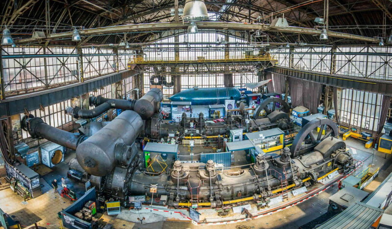 The small world of technology U6