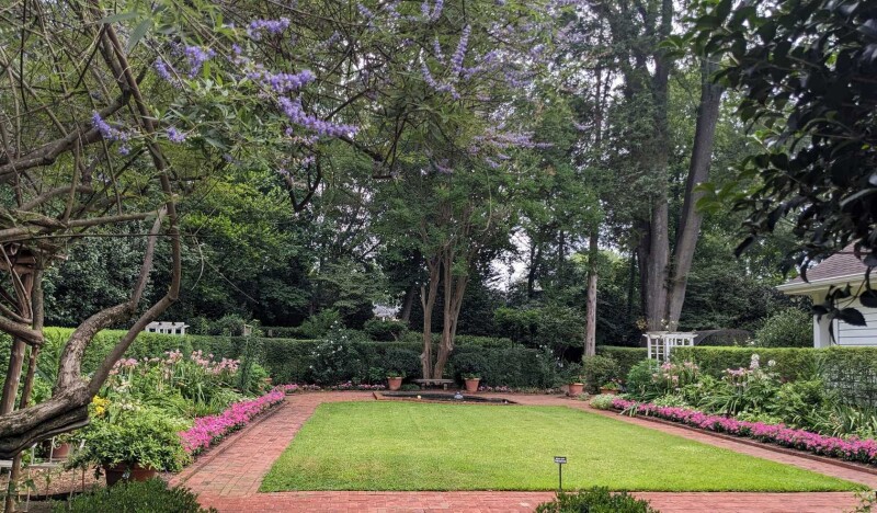 Wing Haven Gardens and Bird Sanctuary