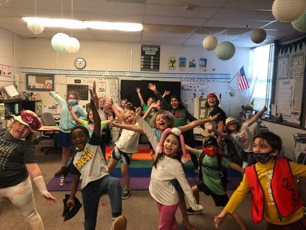 Drama Kids International Camp