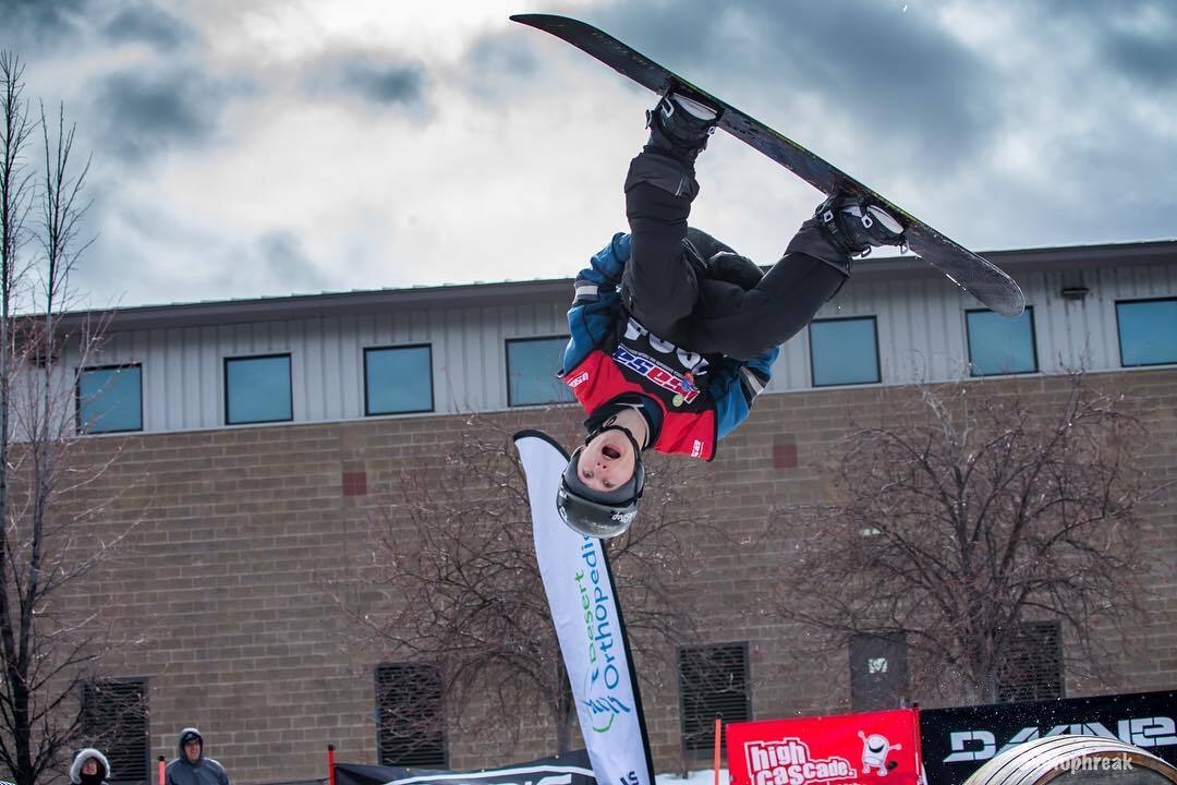 WyEast Mountain Academy Mammoth Experience Snowboard фото 1