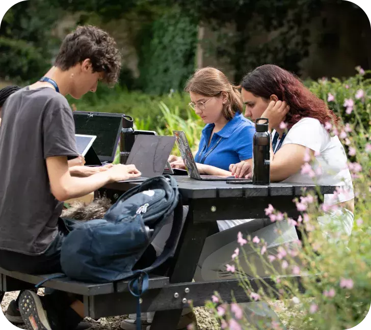 Immerse Education Summer Programmes: Physics In-Person & Online фото 1