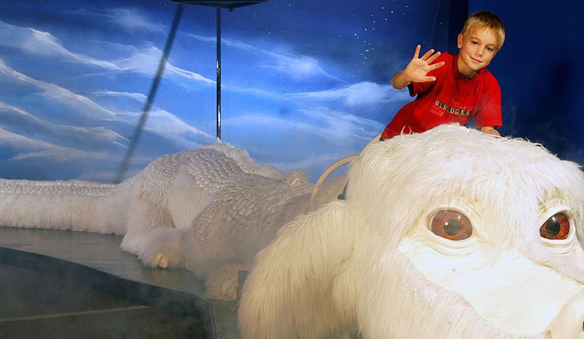 top 10 destinations to travel in may: amusement parks photo 7