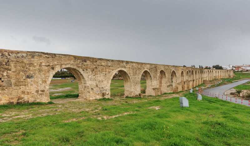 Акведук Камарес