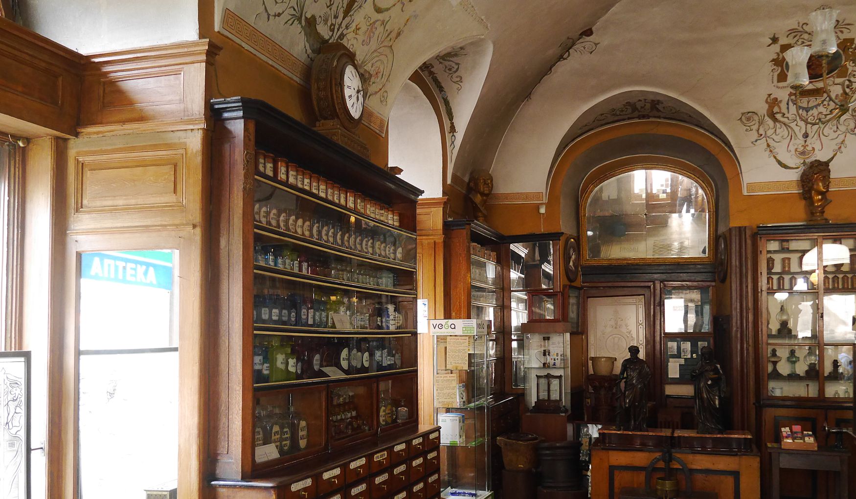 Аптека-Музей Львова «Под Черным Орлом» фото 1
