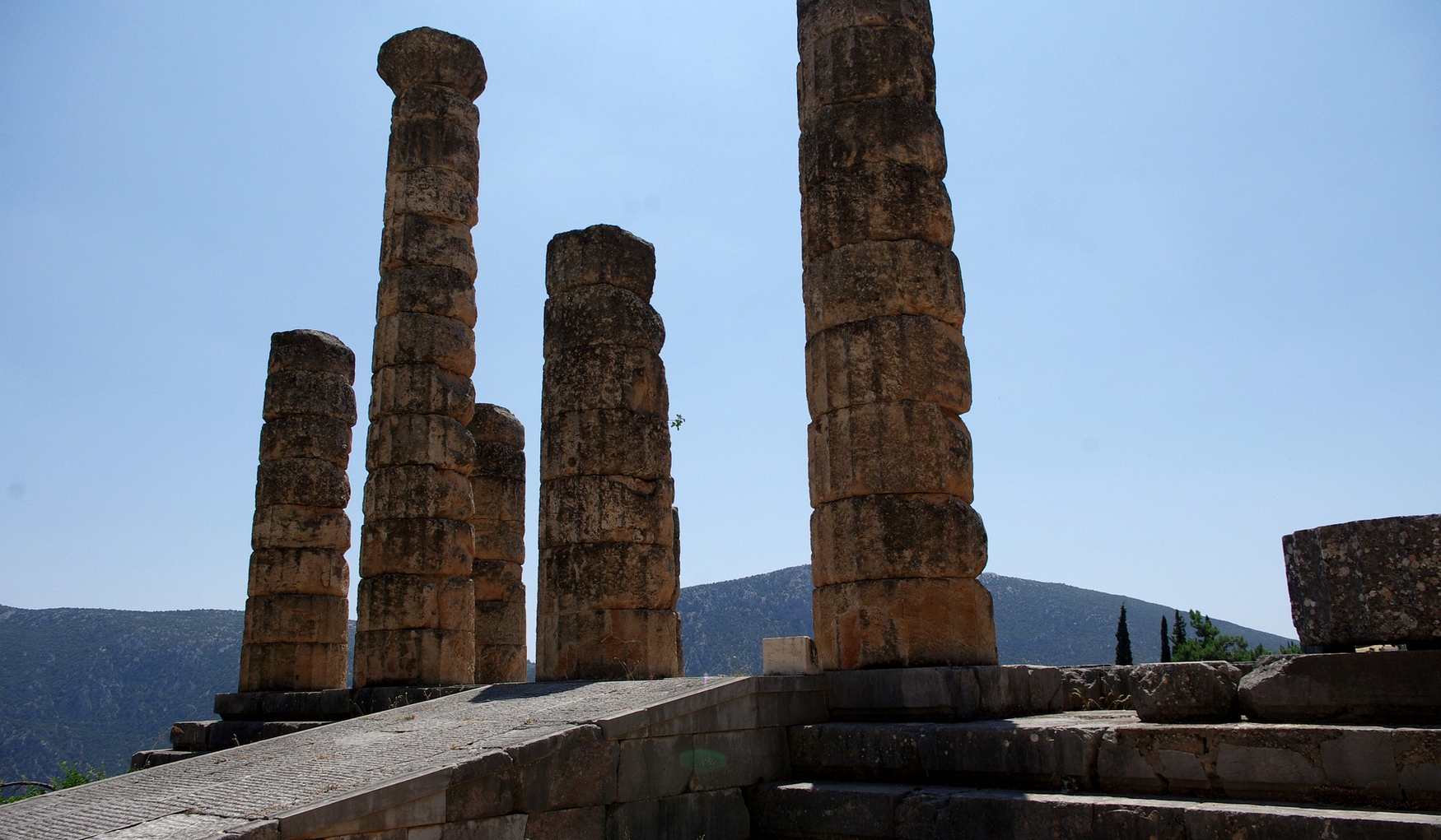 Храм Аполлона в Дельфах фото 1