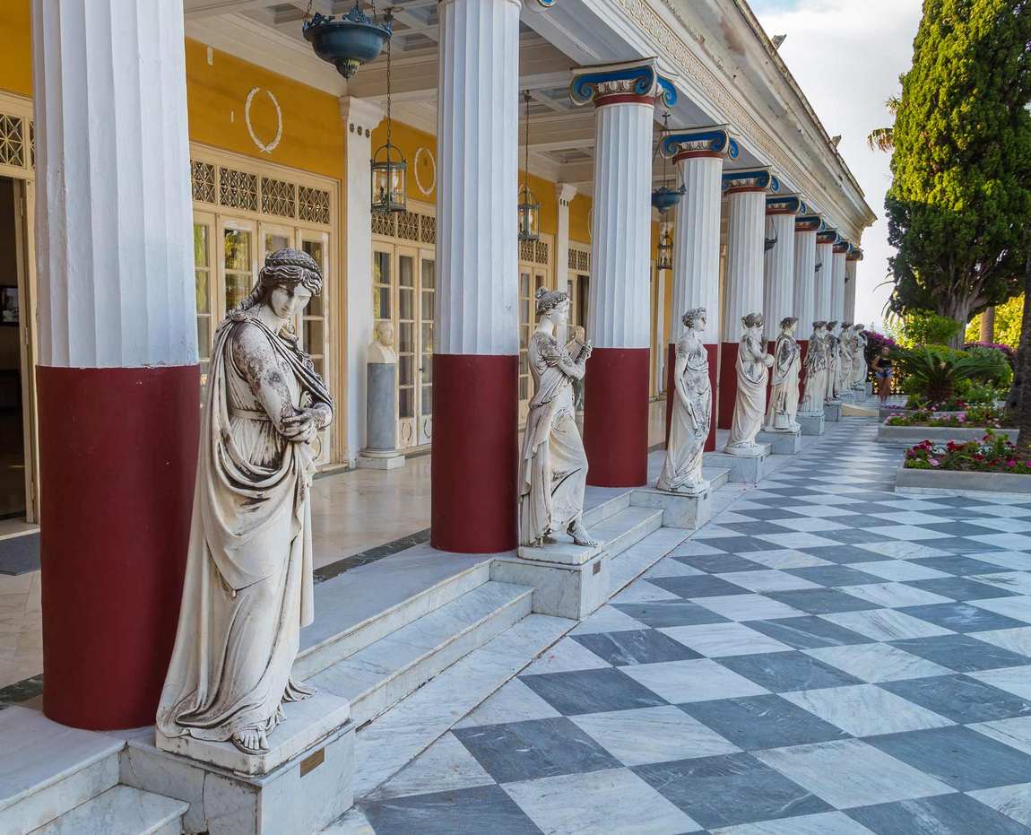дворец ахиллеон фото 1