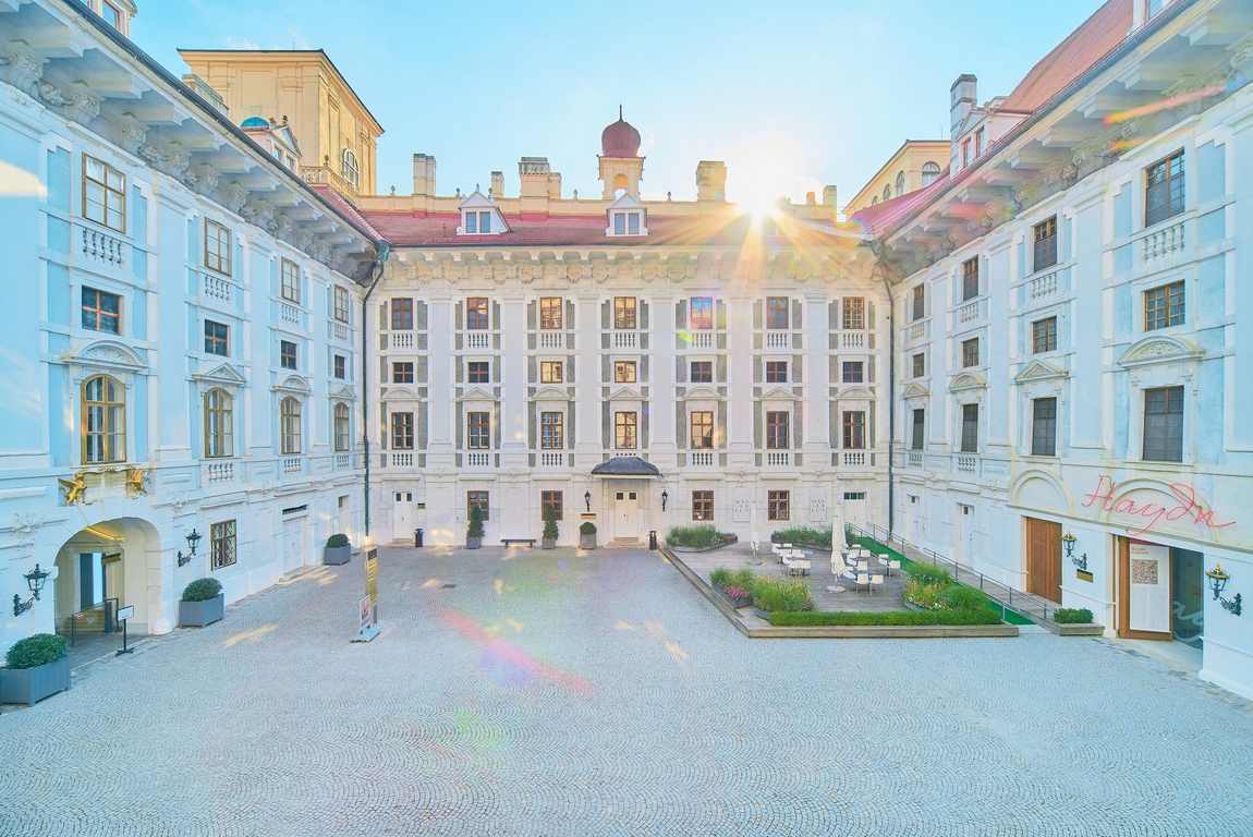 дворец эстерхази фото 2