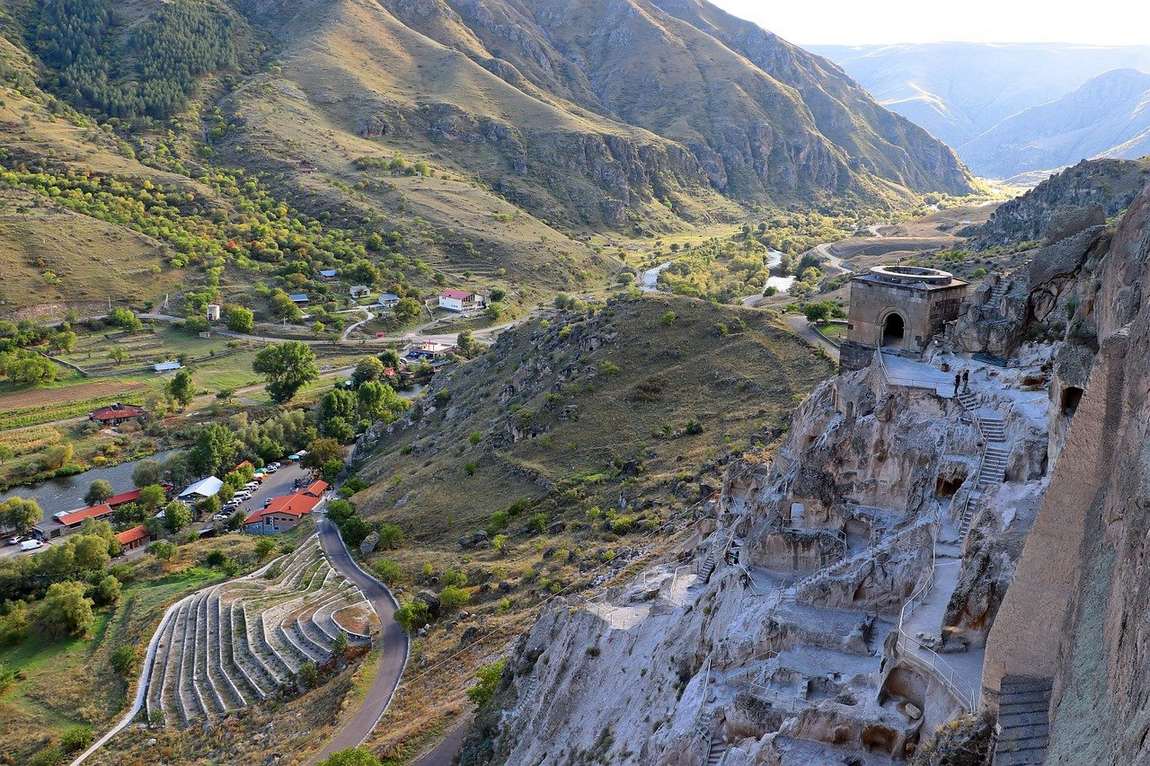 пещерный город вардзия фото 1