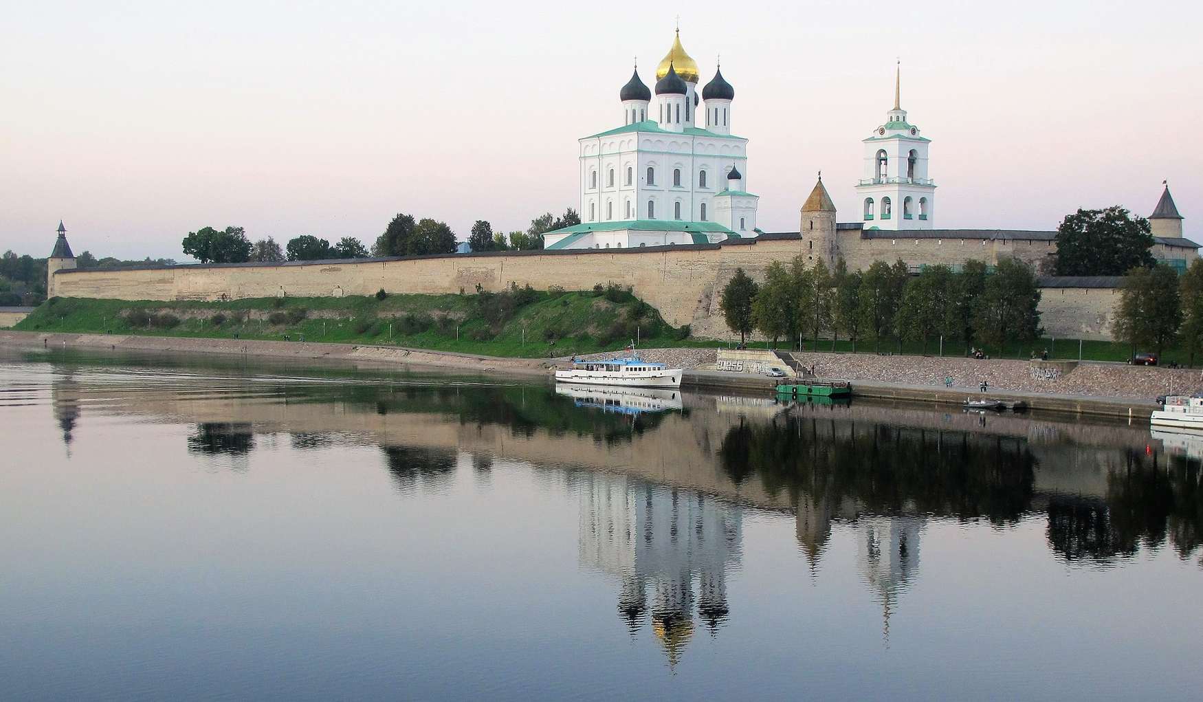 Псковский Кремль фото 1