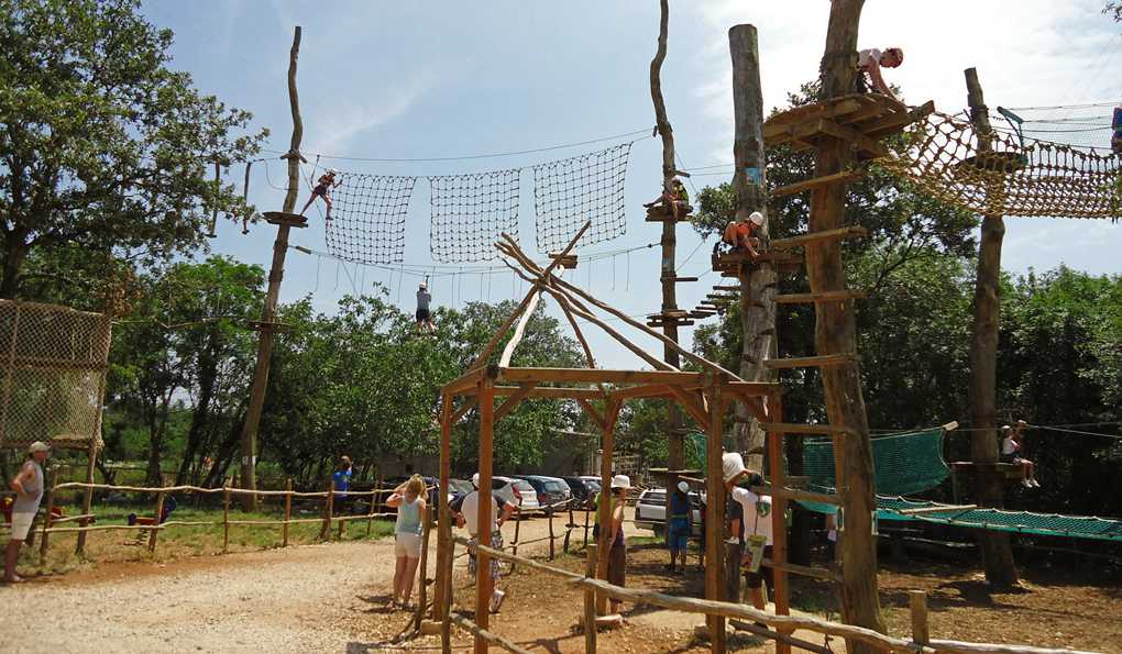 Деревянный замок Sanc Michael фото 1