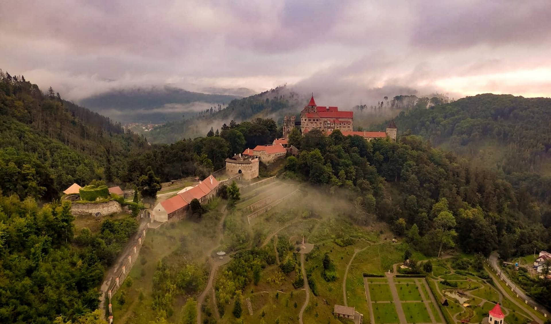 Замок Пернштейн