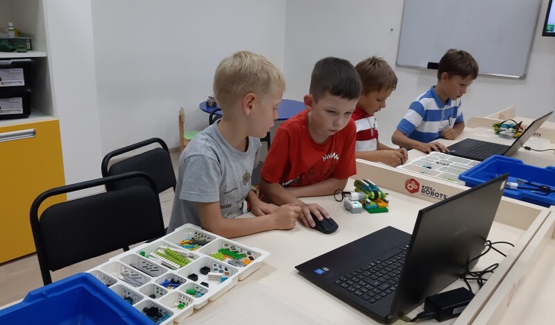 Дневной лагерь в клубе робототехники Kidsandrobots