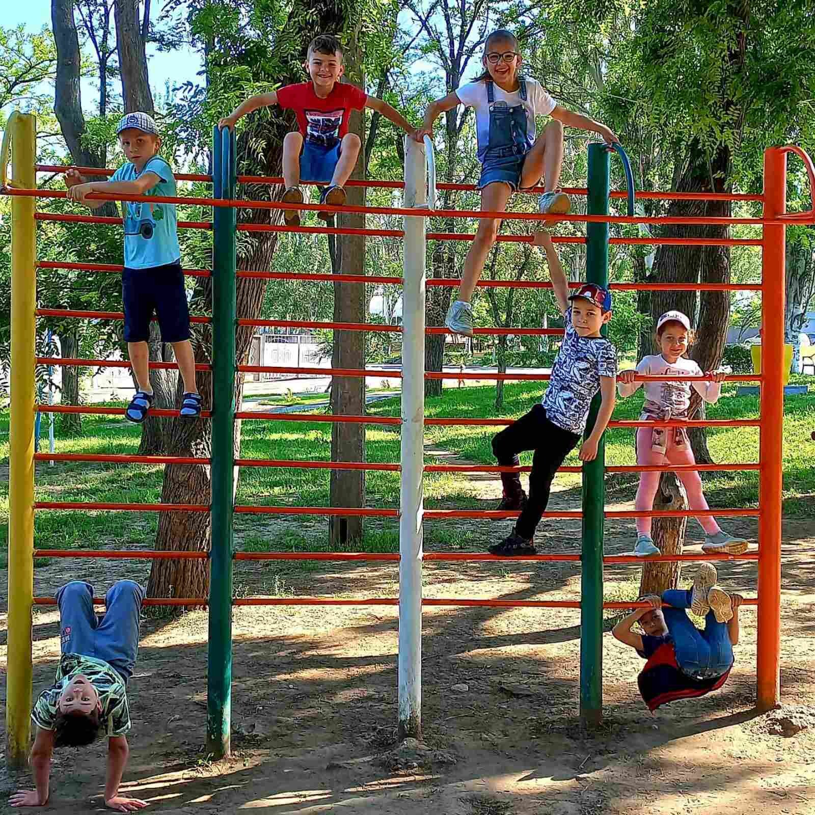 ЯРКОЕ ДЕТСТВО фото 1