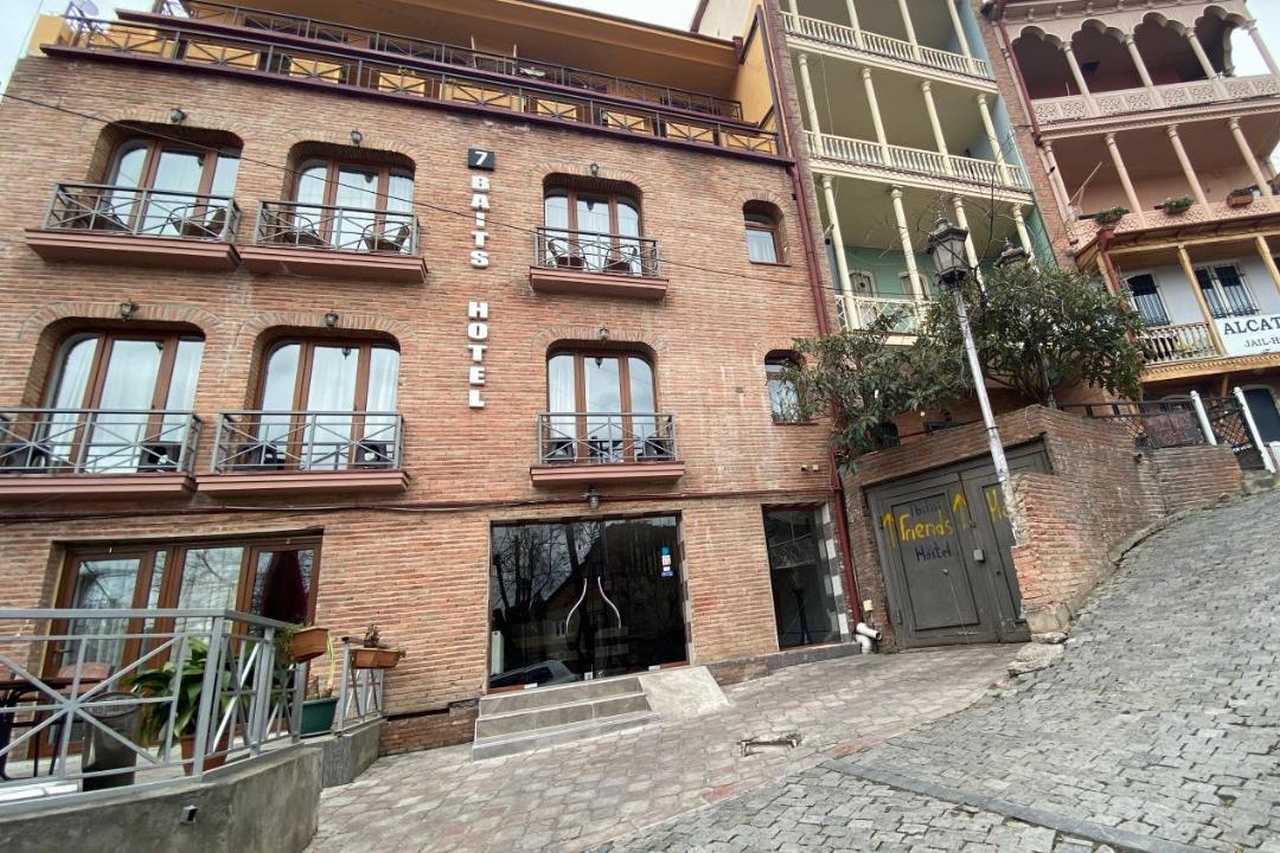 7 Baits Hotel