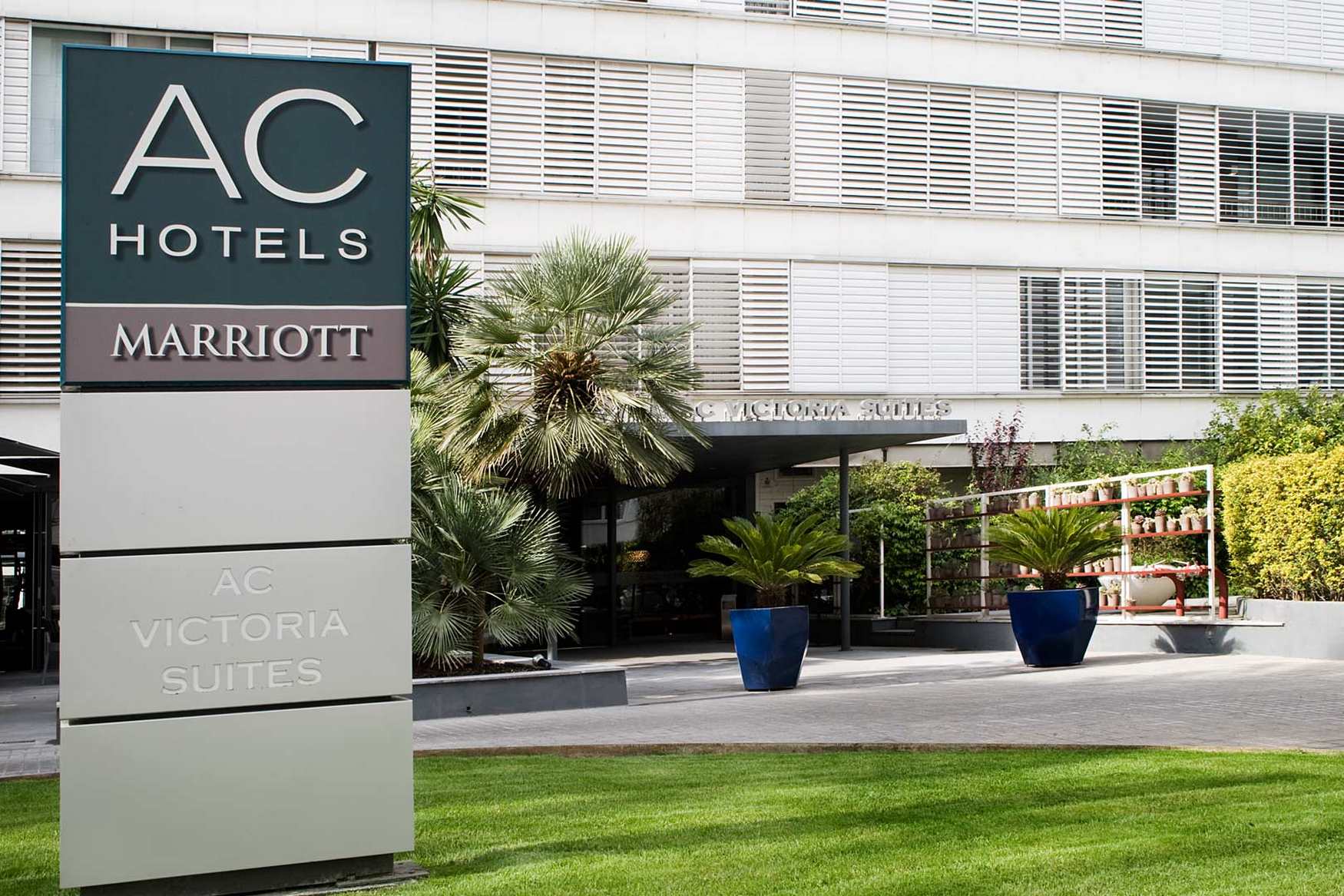 AC Hotel Victoria Suites, a Marriott Lifestyle Hotel фото 1