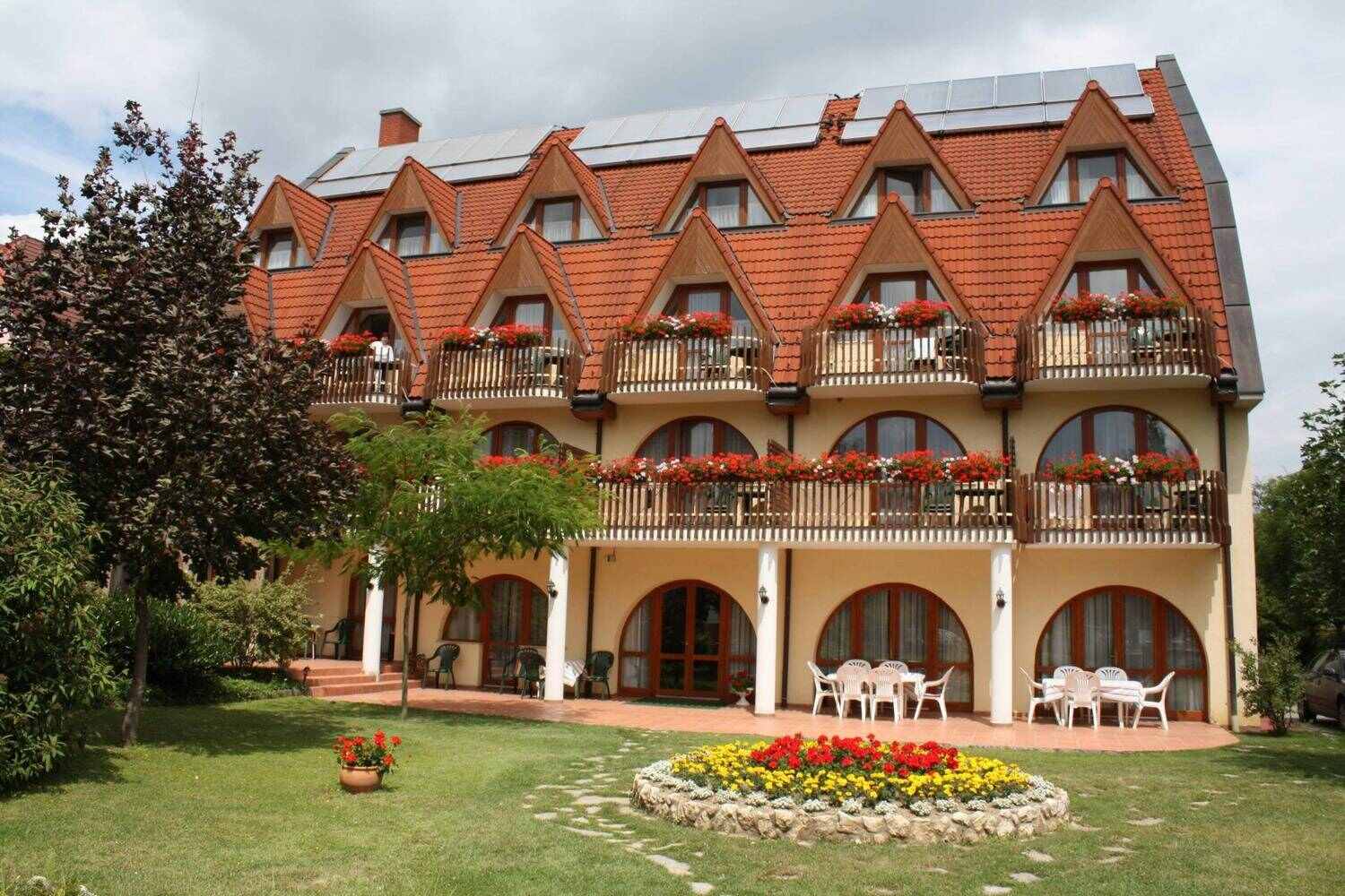 Ágnes Hotel фото 1
