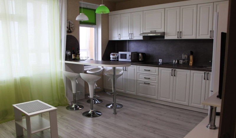 BEACH HOLIDAYS (Pliazhnye kaknikuly)