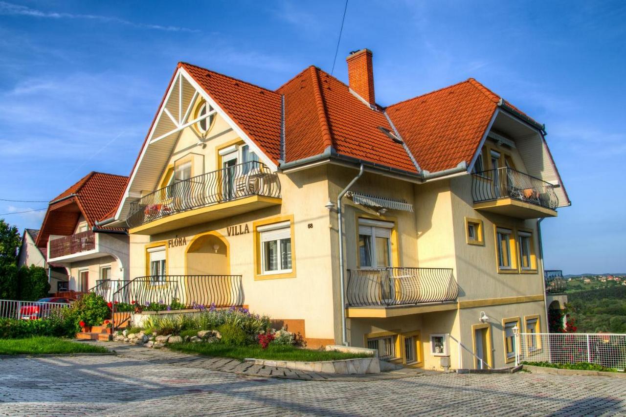 Flora Villa Heviz