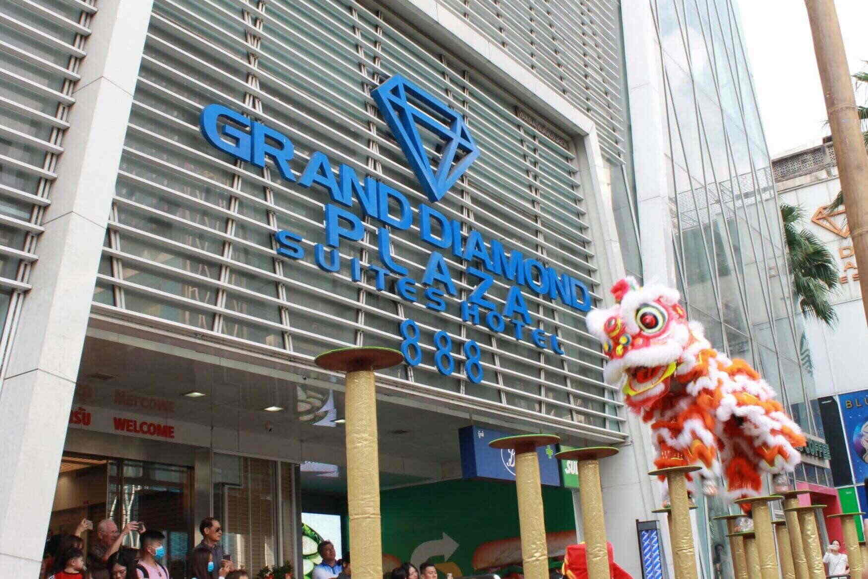 Grand Diamond Suites Hotel фото 1