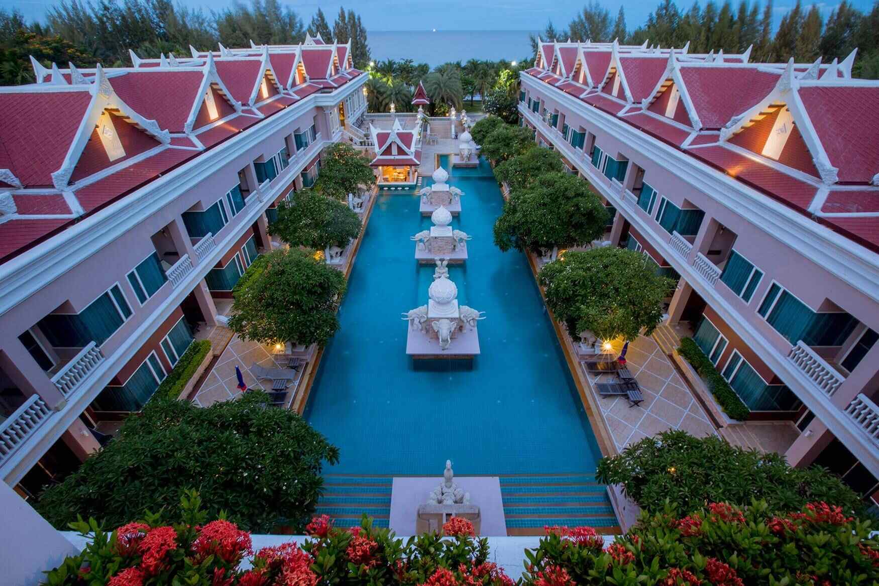 Grand Pacific Sovereign Resort & Spa фото 1