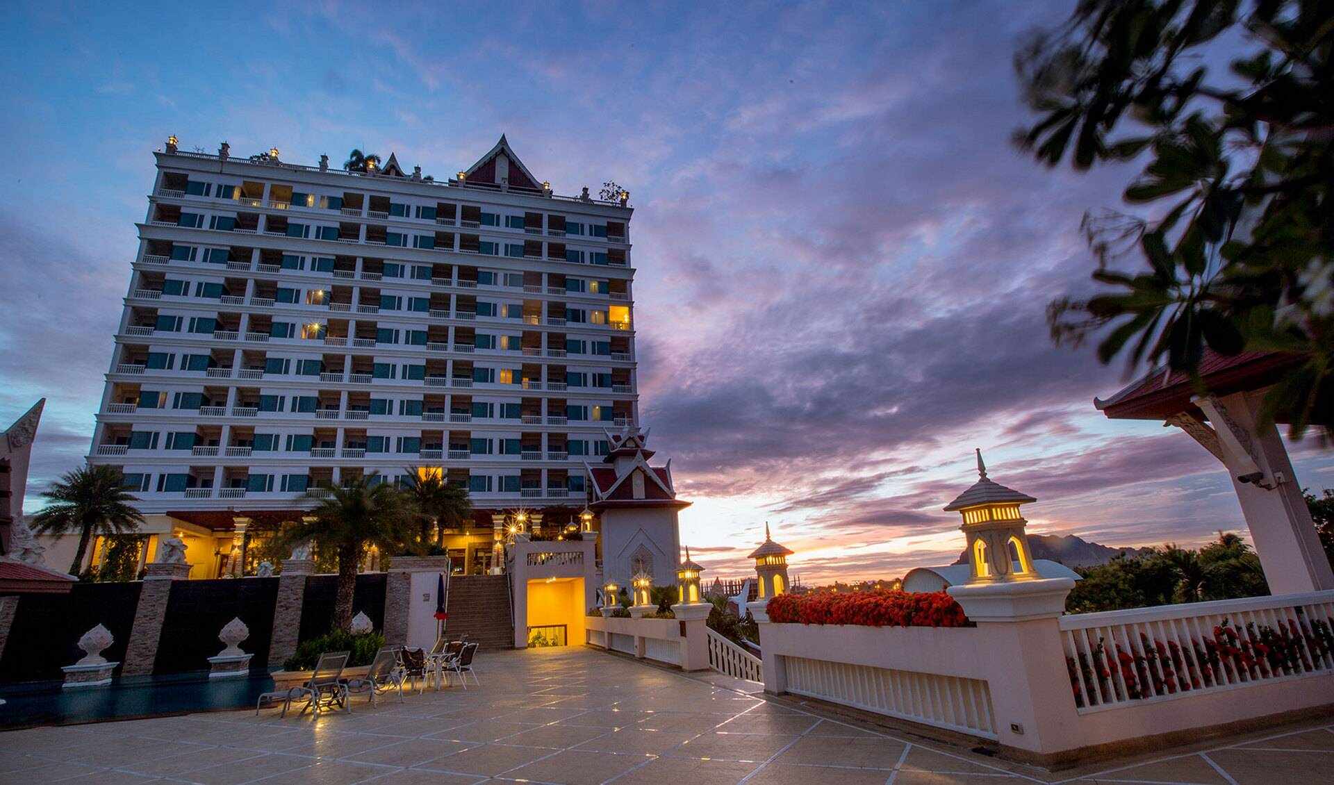 Grand Pacific Sovereign Resort & Spa