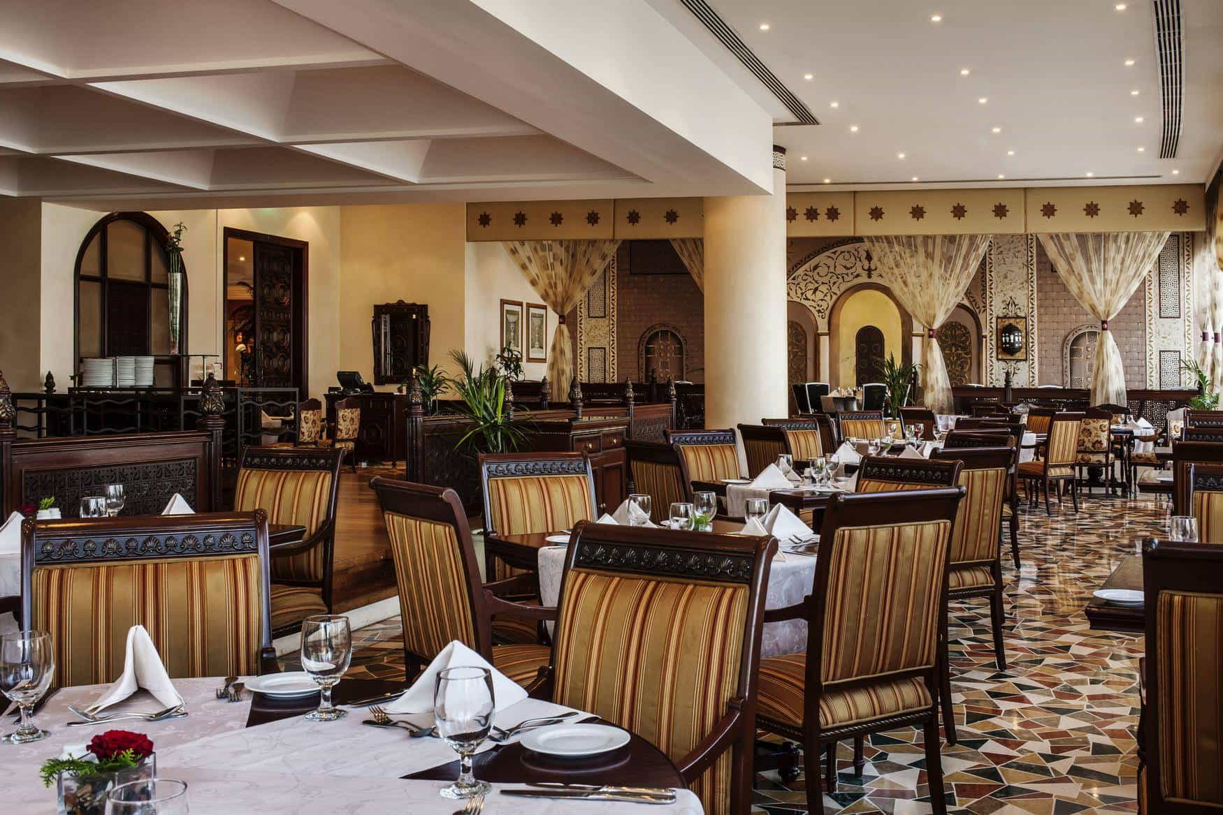 Corniche Hotel Sharjah фото 1
