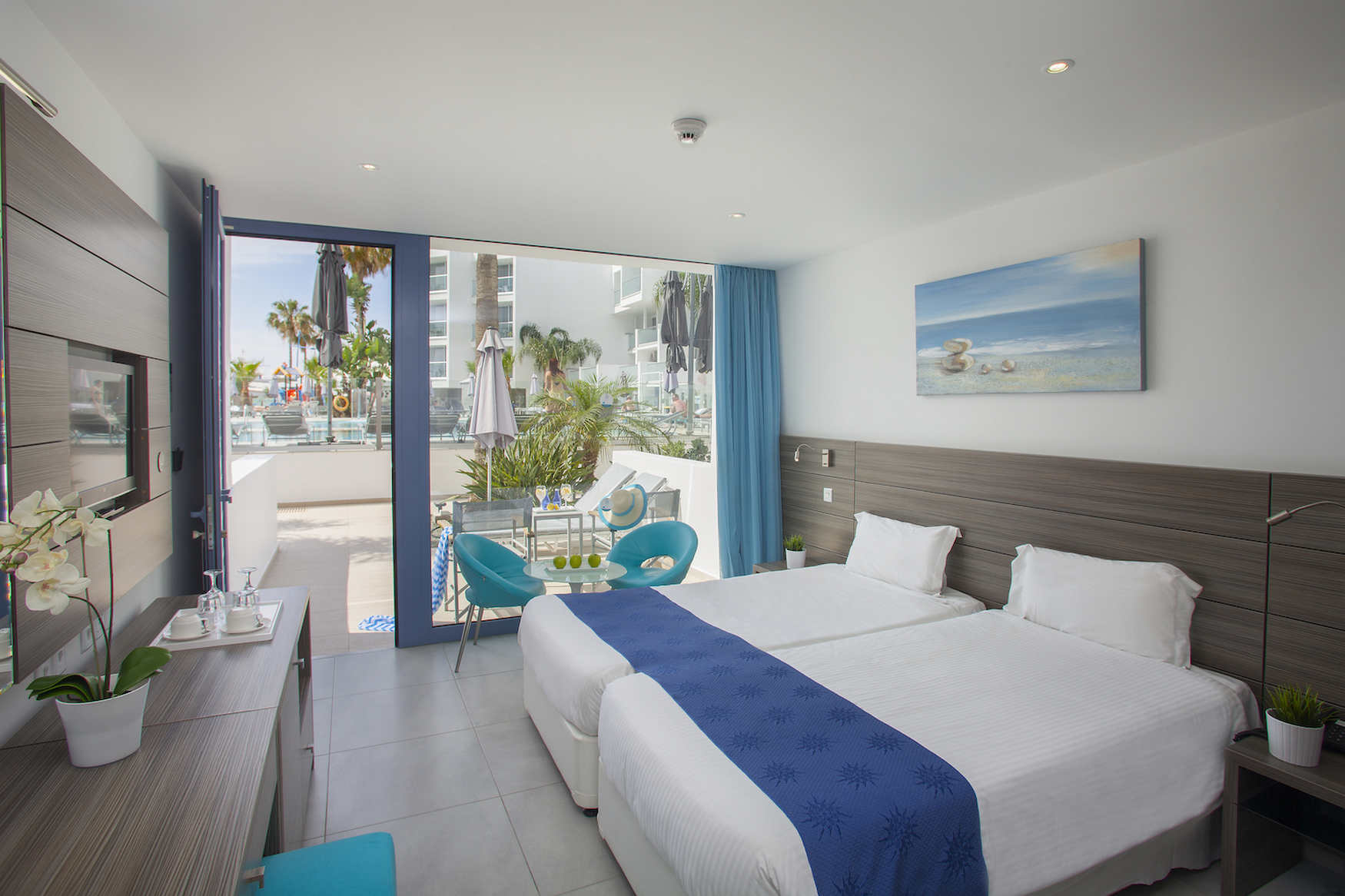 Limanaki Beach Hotel and Suites