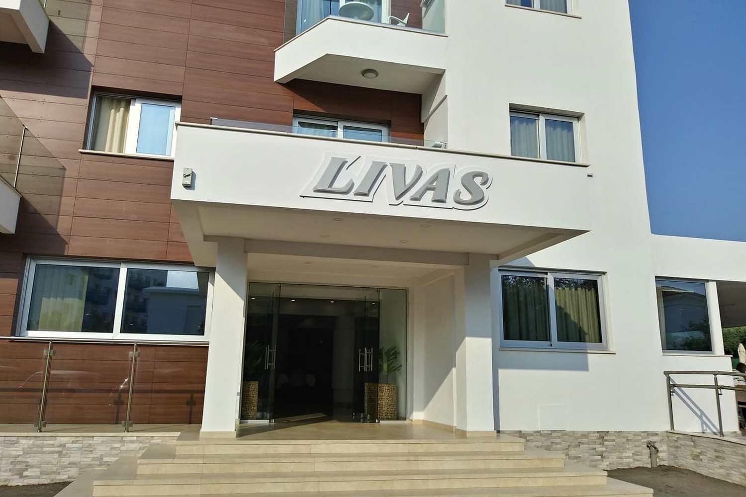 Livas Hotel Apartments фото 1