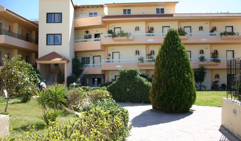 Lyristis Studios & Apartments