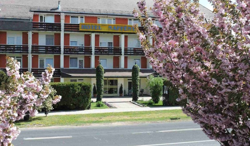 Napfeny Hotel