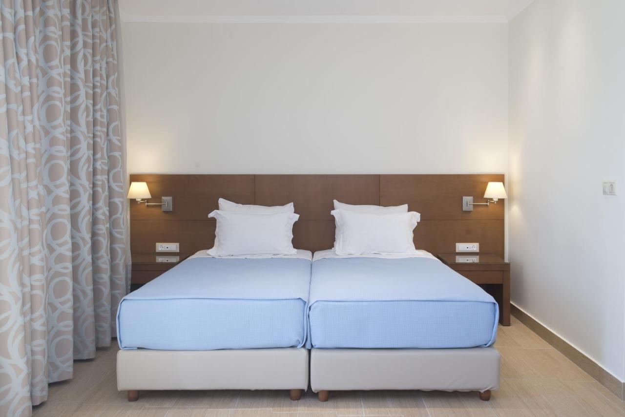 Niriides Luxury Villas фото 1