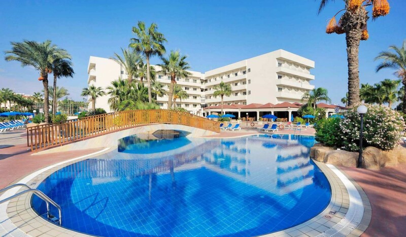 Nissiana Hotel & Bungalows