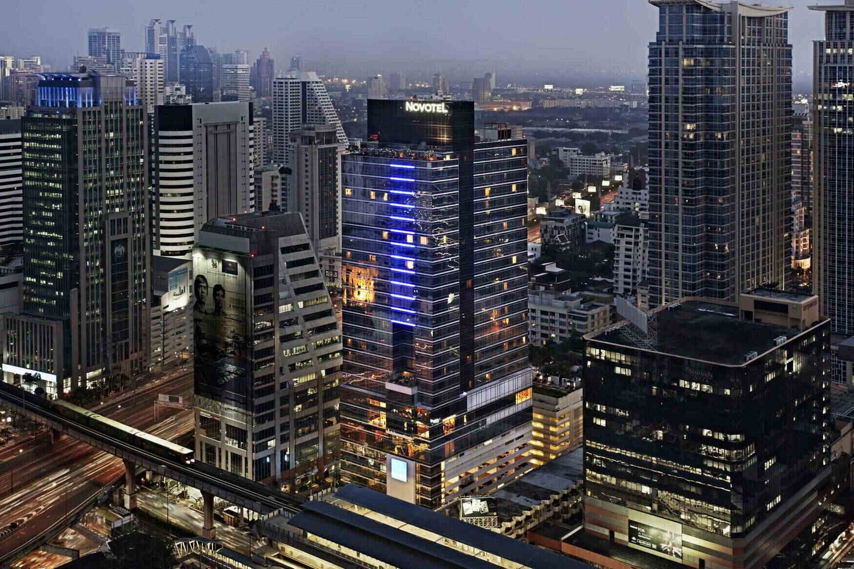 Novotel Bangkok Ploenchit Sukhumvit Hotel фото 1