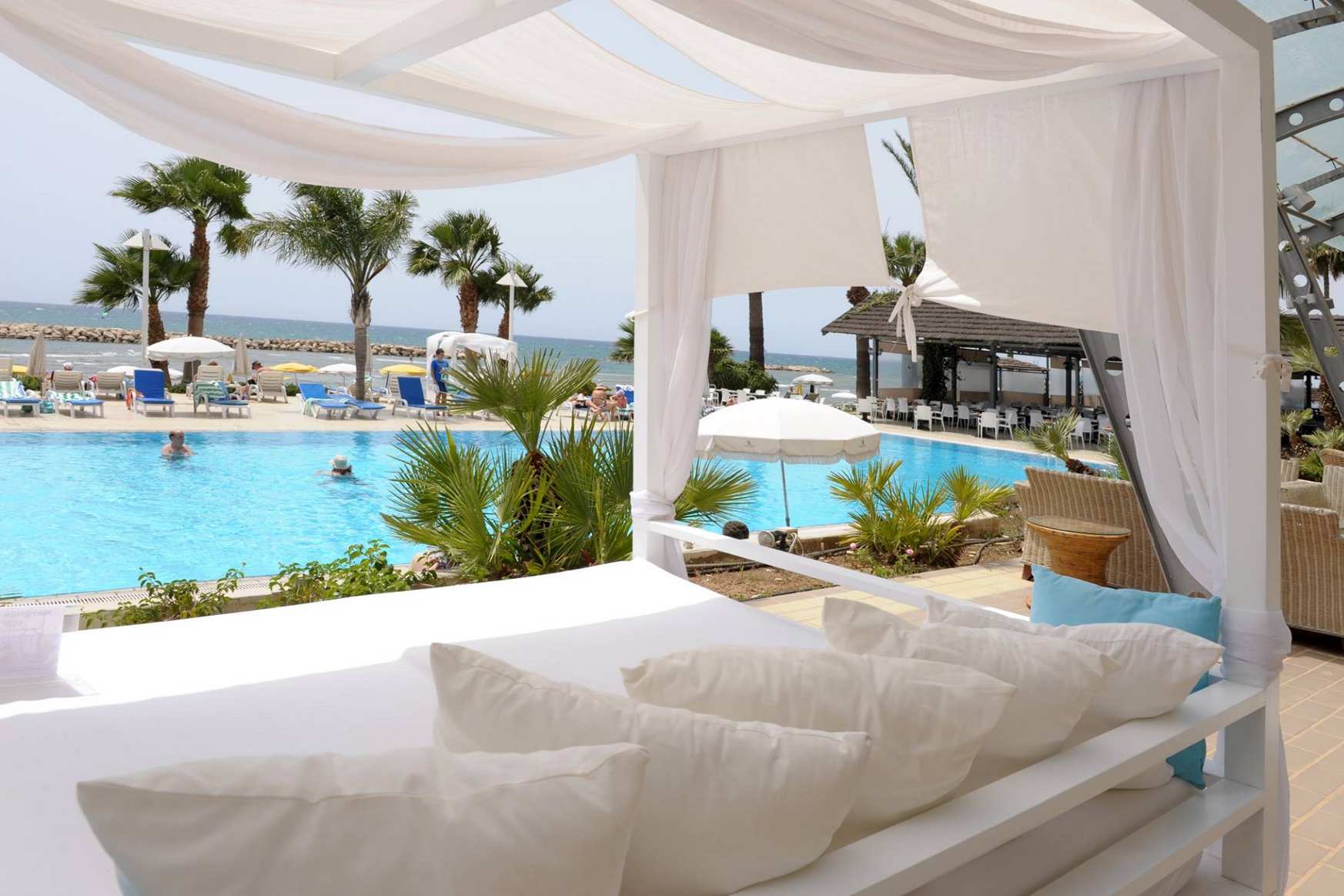Palm Beach Hotel & Bungalows