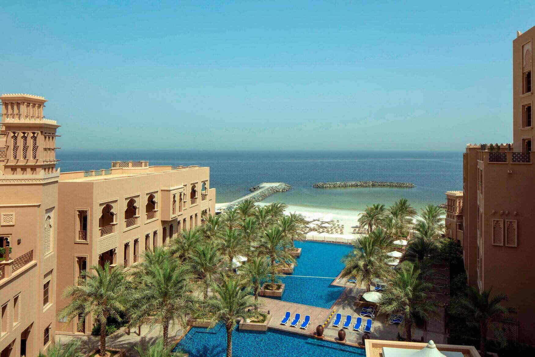 Sheraton Sharjah Beach Resort & Spa фото 1