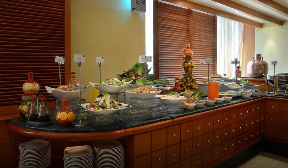 Swiss Belhotel Sharjah фото 1