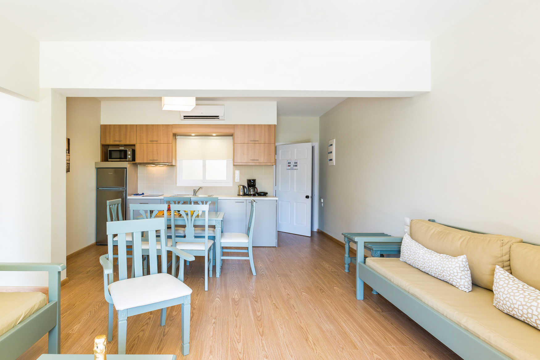 Trefon Hotel Apartments and Family Suites фото 1