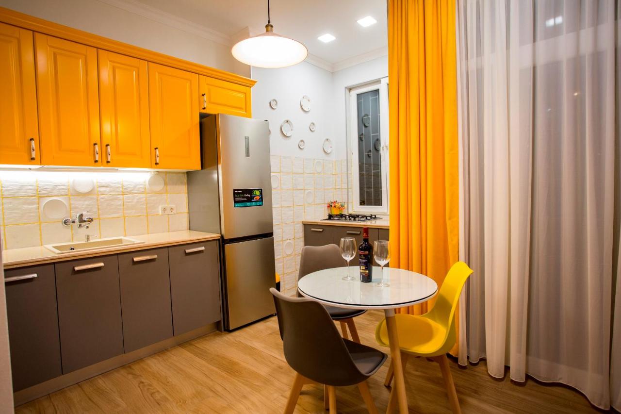 Yellow apartment in Avlabari фото 1