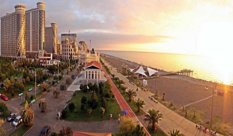 Батуми в июле: город вина и солнечных улыбок