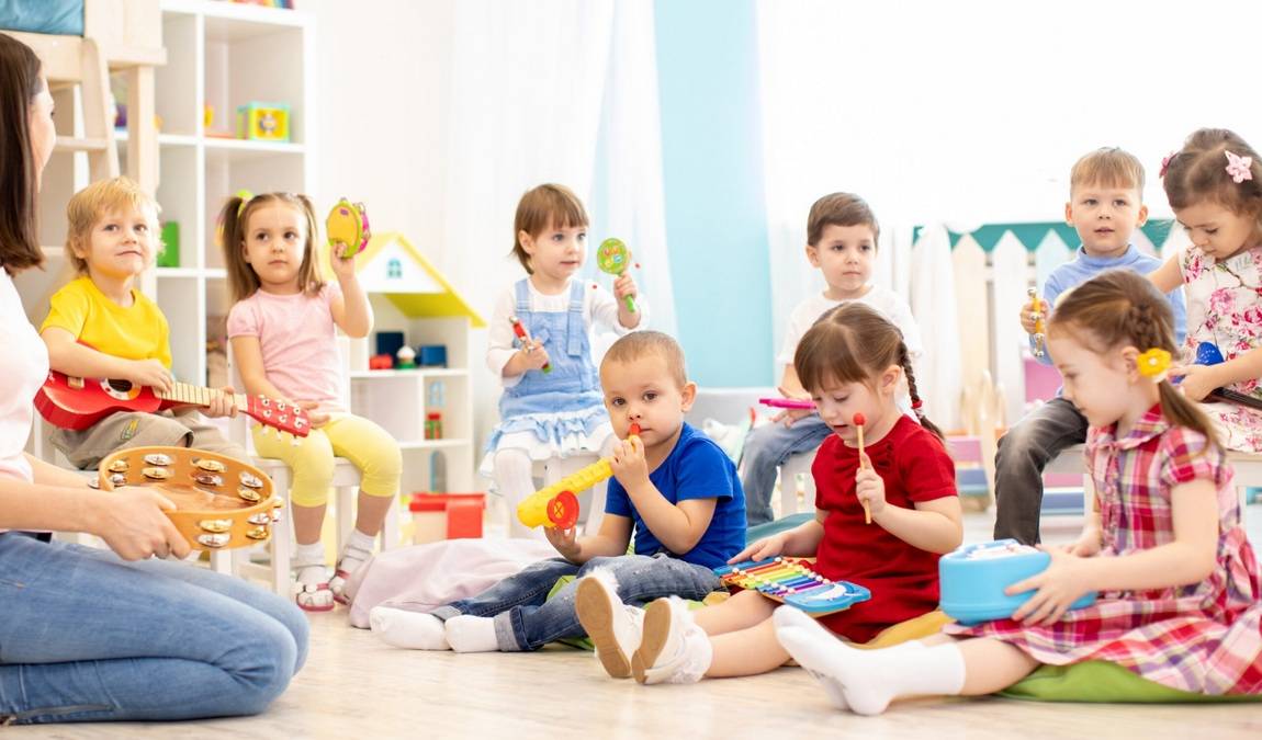 Игры для детей 4 лет дома и на улице: развивающие и развлекательные