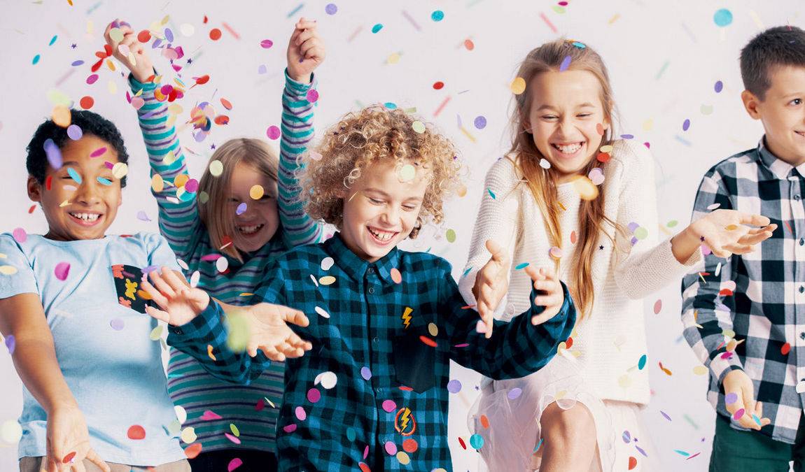 Новогодние игры для детей 8 лет дома