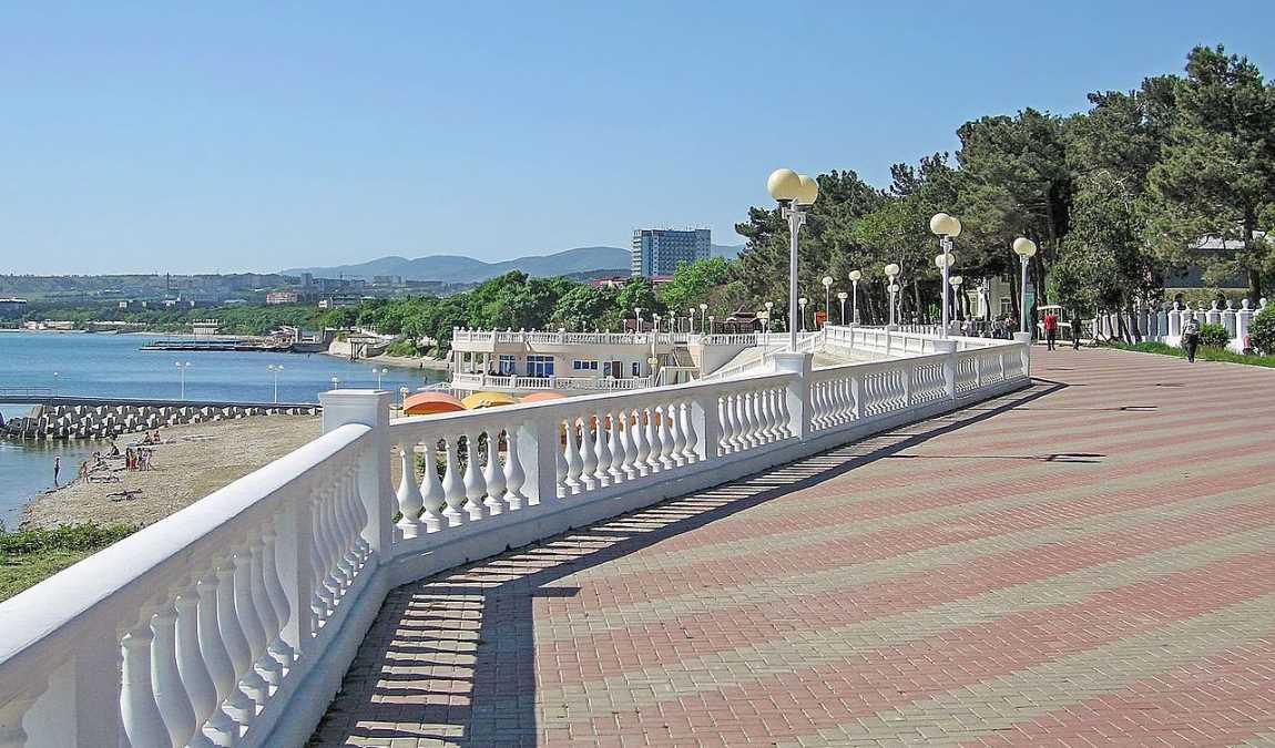 Самая длинная набережная Приморский бульвар в Геленджике