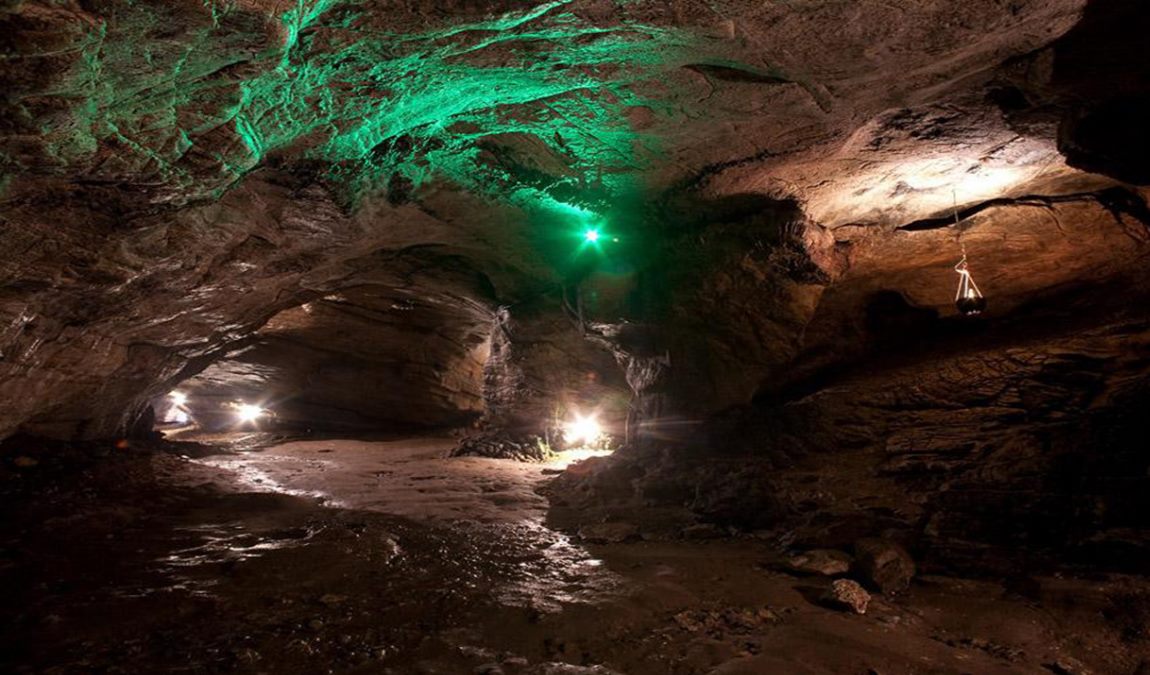 Экскурсионный отдых в Адлере в Ахштырской пещере