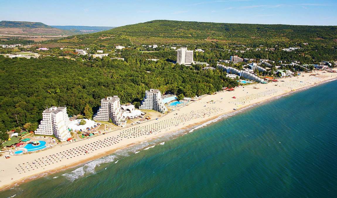 Пляжный отдых в Албене в июле