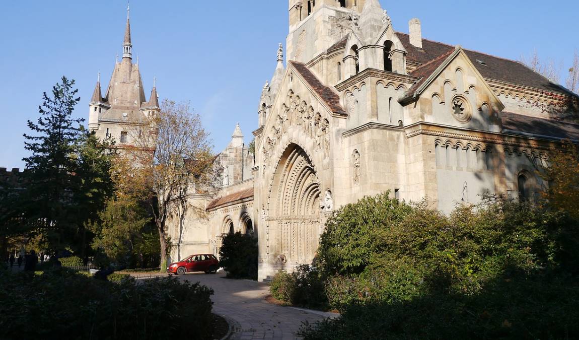Экскурсионный отдых в Будапеште: Замок Вайдахуняд