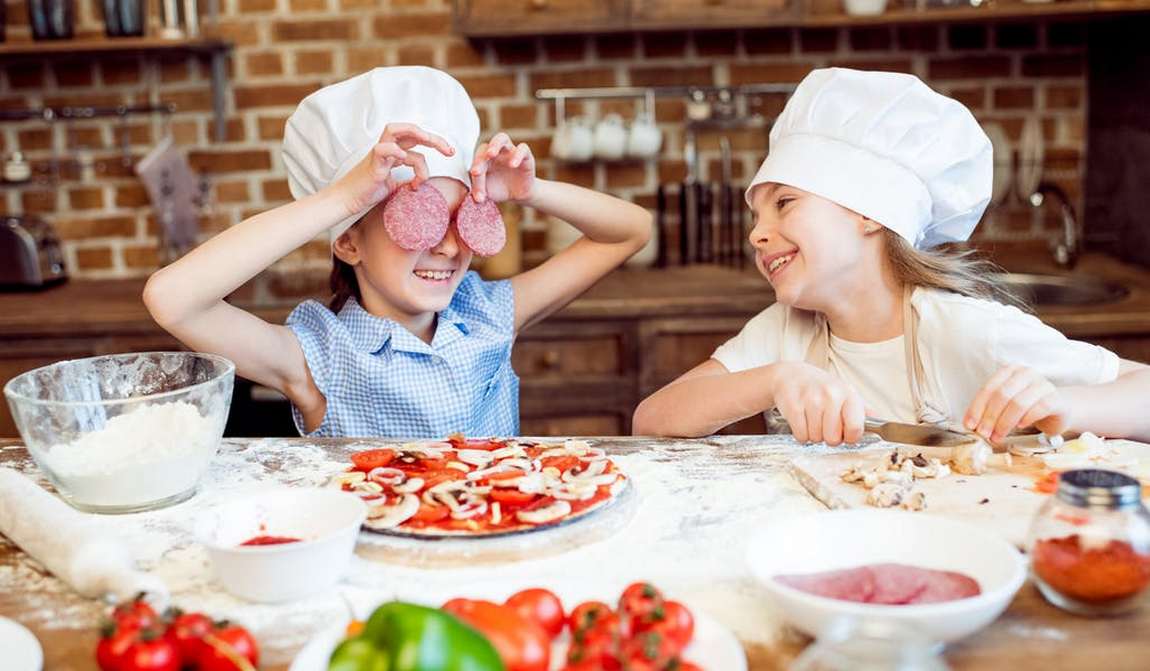 чем заняться с детьми дома: 35 идей для нескучного времяпровождения фото 4